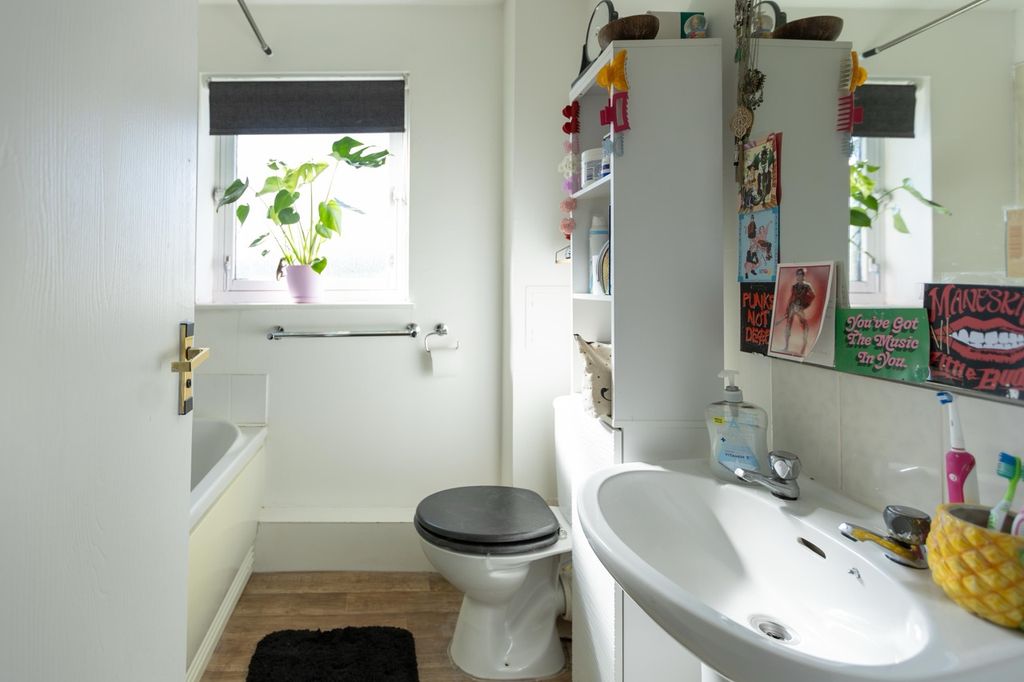 Additional image 8 of 2 bed flat for salePolsons Crescent, Paisley PA2