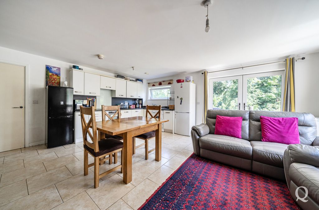 Property photo 2 of 21 A15912ee-4137-4d3...
