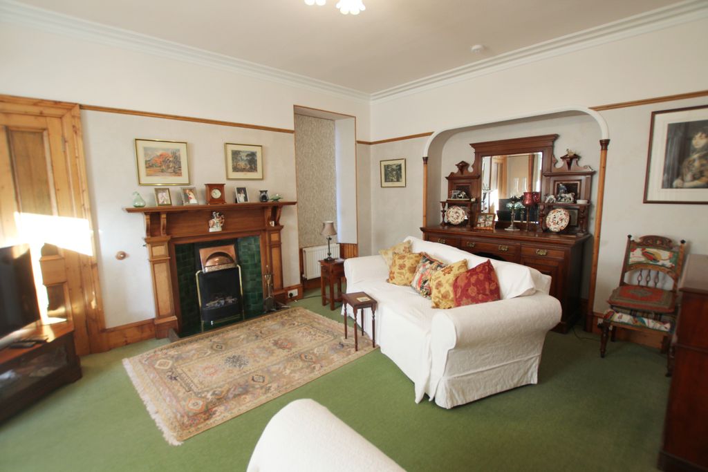 Property photo 3 of 28