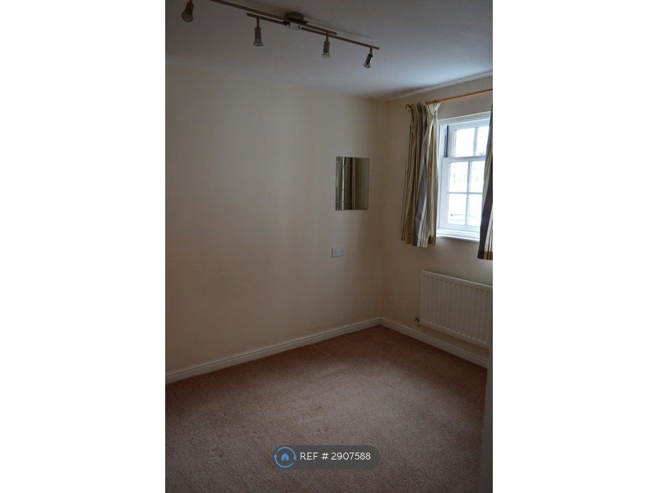 Property photo 2 of 10 Bedroom