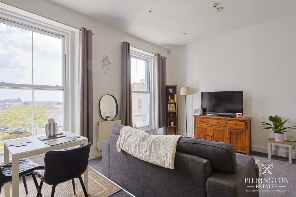 Property photo 2 of 9 5302173