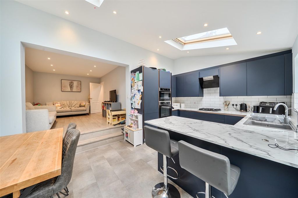 Property photo 2 of 11 Beechcroft Avenue - Kitchen Diner.Jpg