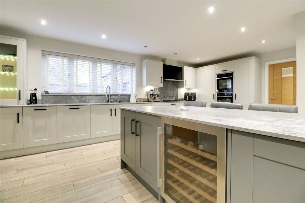 Property photo 2 of 25 Picture No. 18