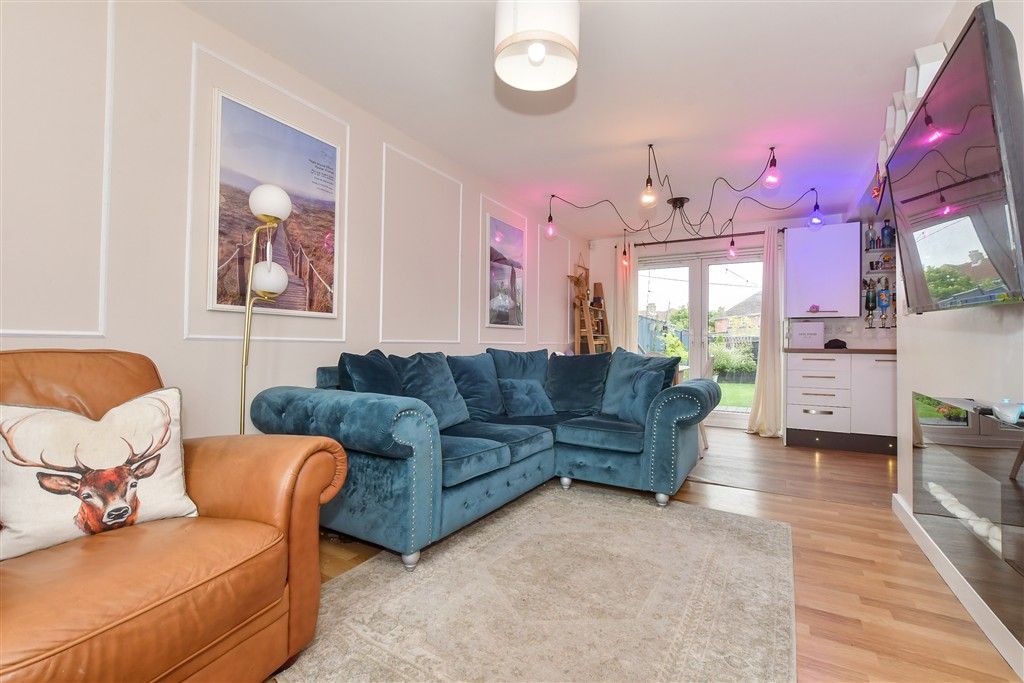 Property photo 1 of 14 Lounge