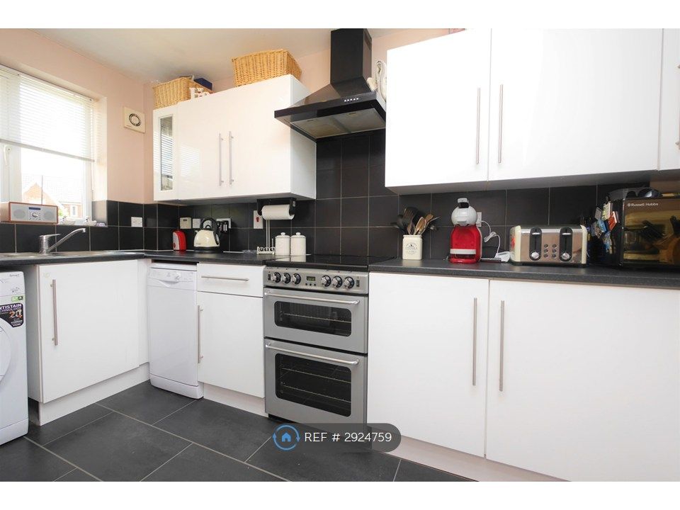 Property photo 3 of 5 Kitchen