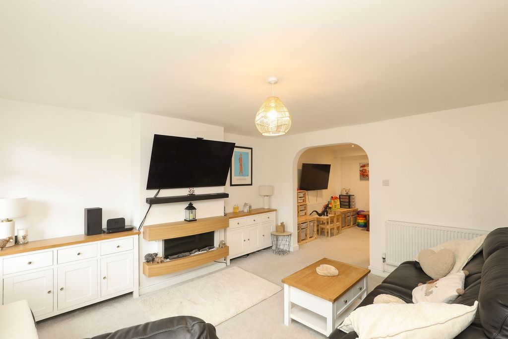 Property photo 3 of 27
