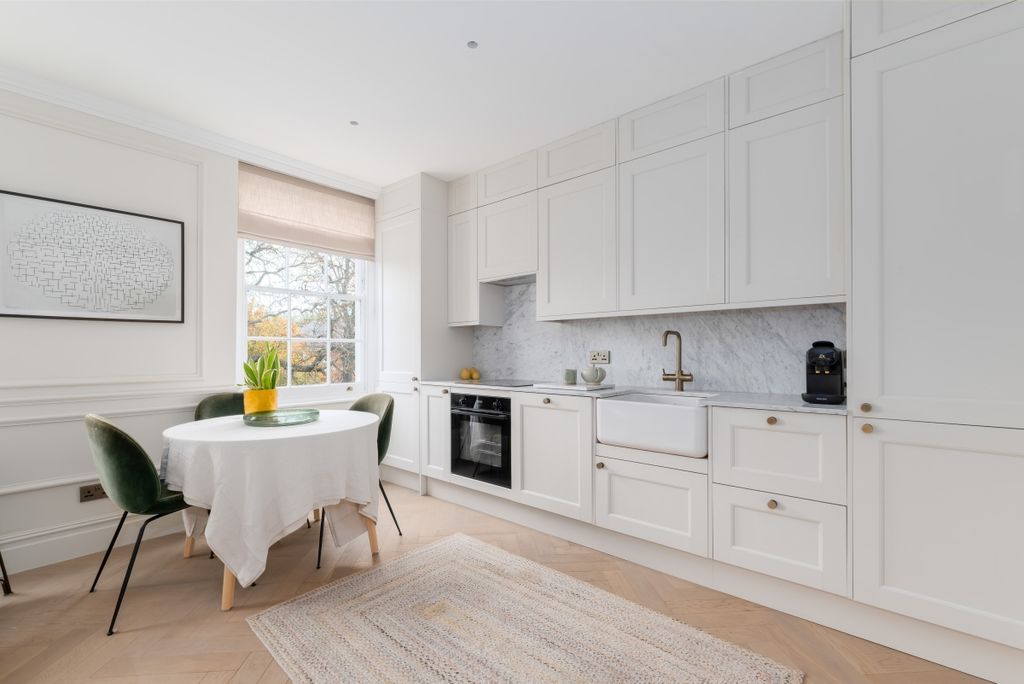 Property photo 3 of 15 Highbury Park