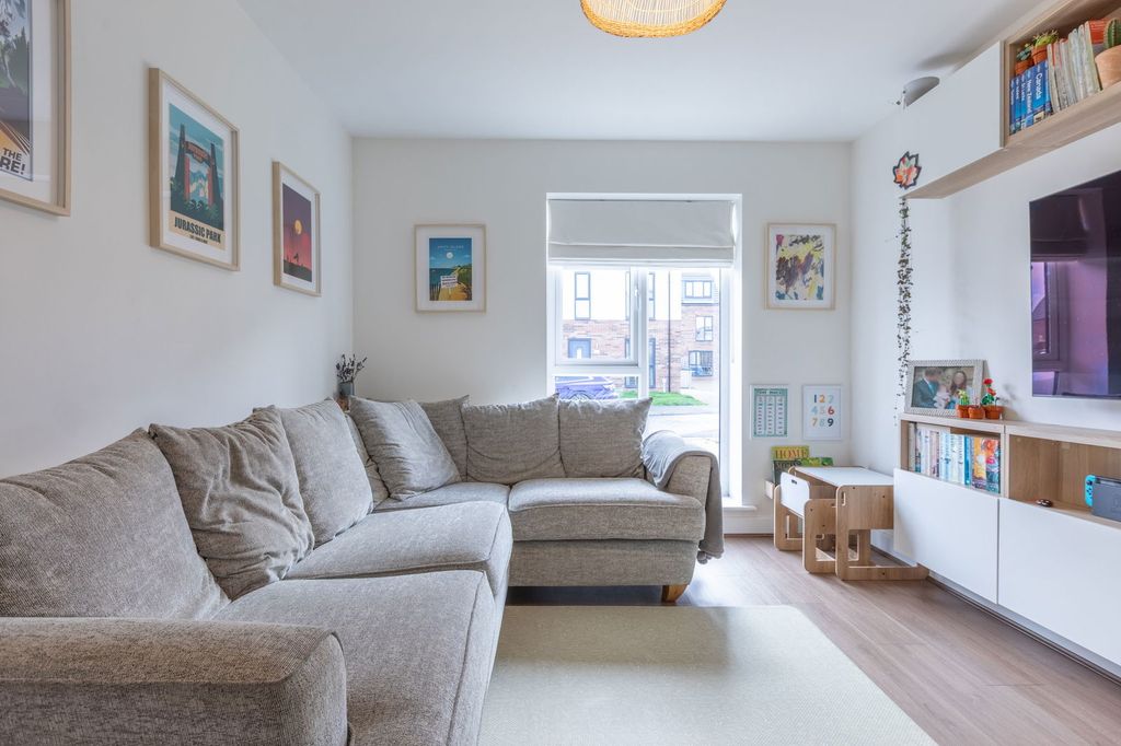 Property photo 3 of 18