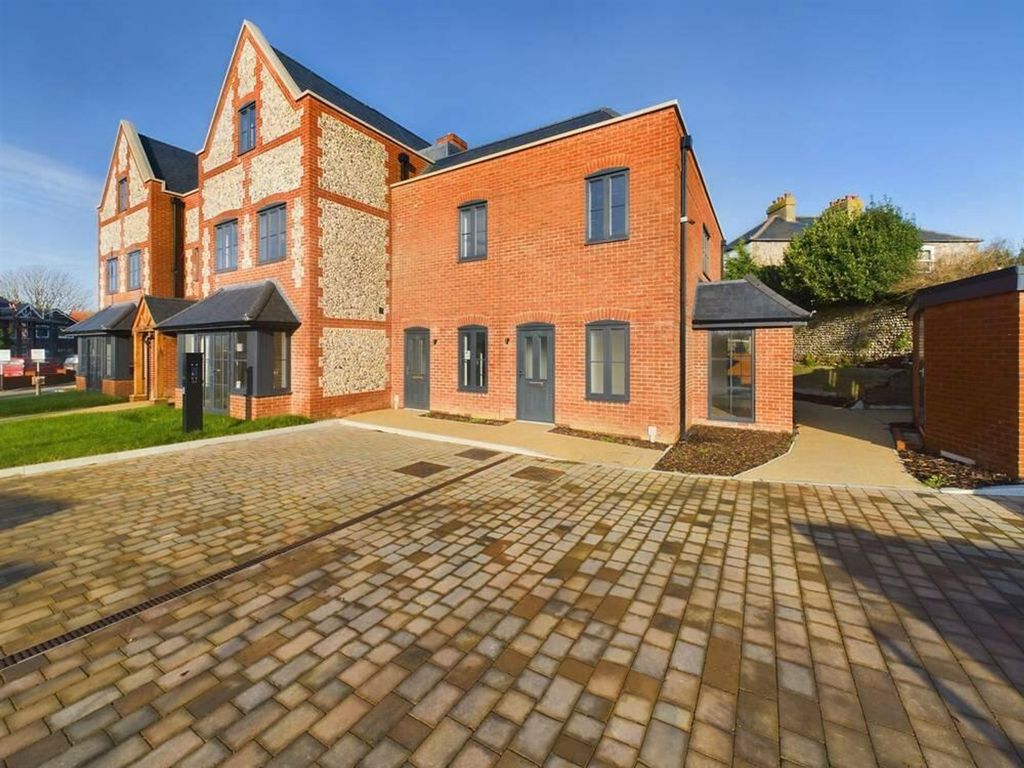 Property photo 1 of 6