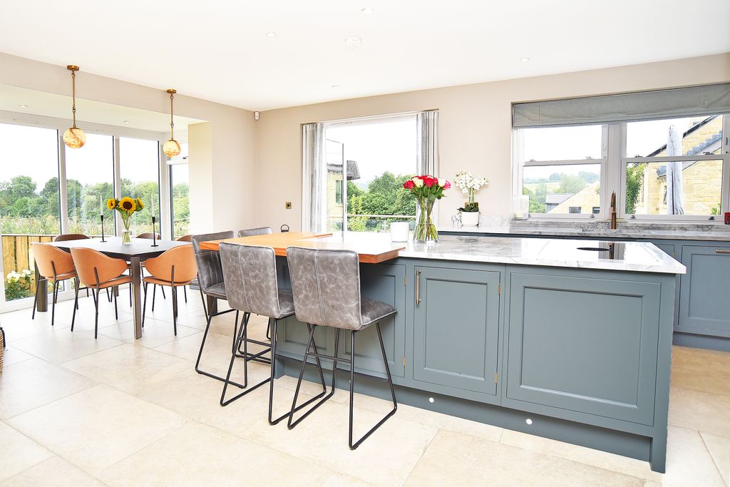 Property photo 2 of 51