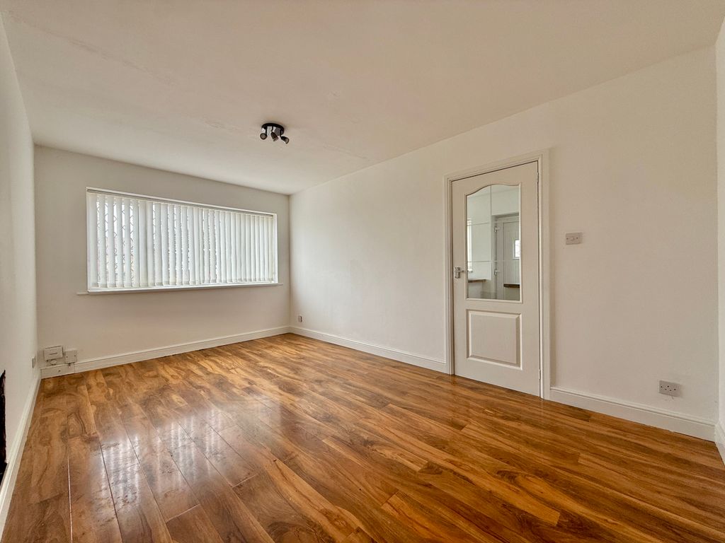 Property photo 2 of 10 Living Room