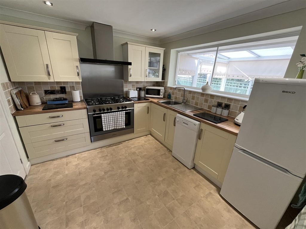 Property photo 2 of 21 Kitchen
