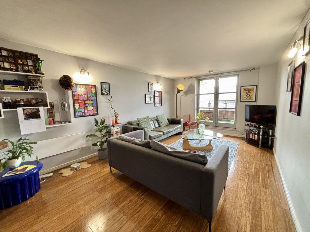Property photo 2 of 16 Image00013
