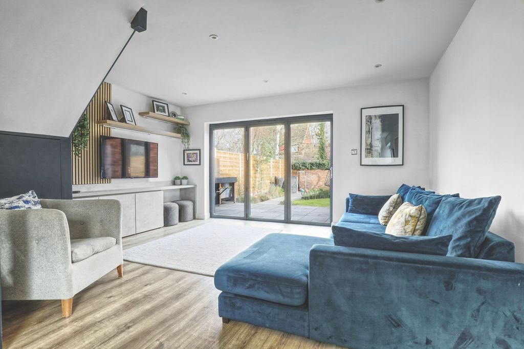 Property photo 2 of 17