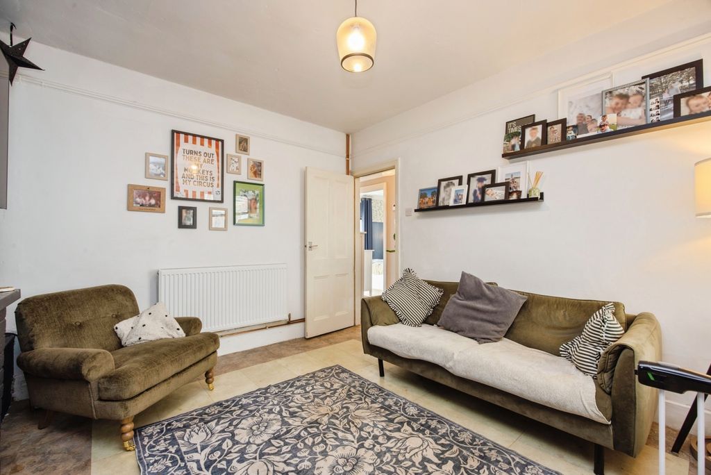 Property photo 3 of 9 Photo