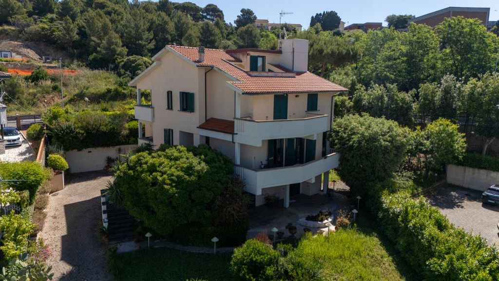 Property photo 3 of 36