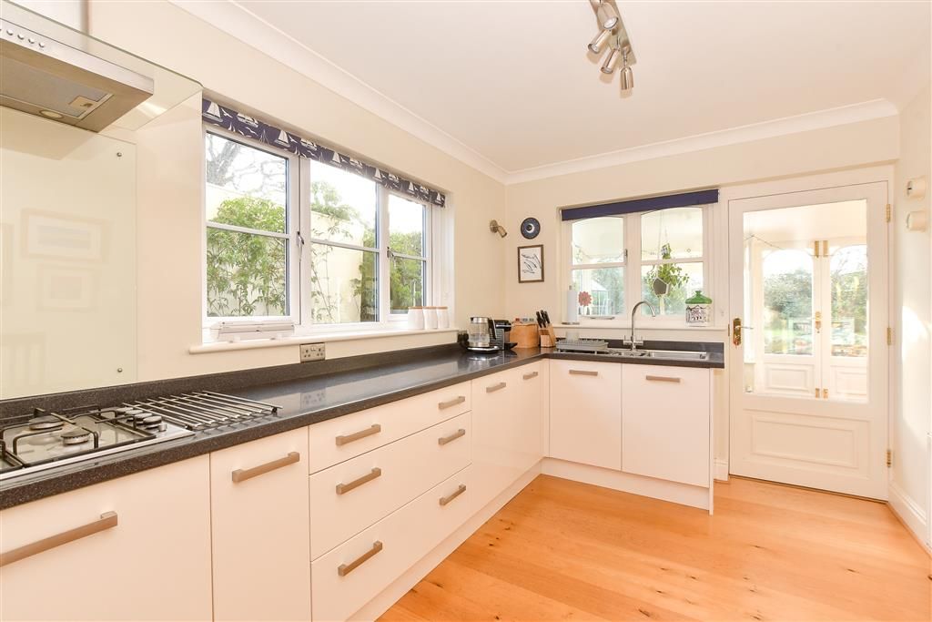 Property photo 1 of 16 Kitchen/Breakfast Room