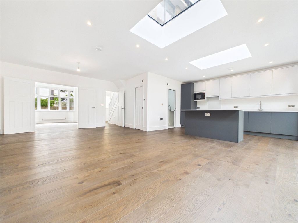 Property photo 2 of 17 Picture No. 21