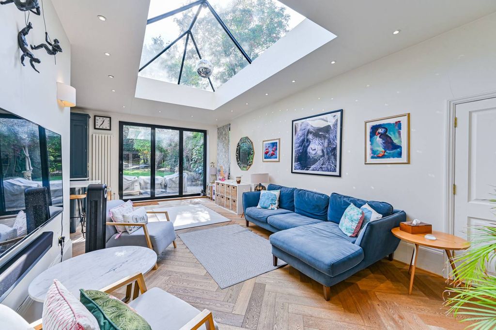 Property photo 3 of 57