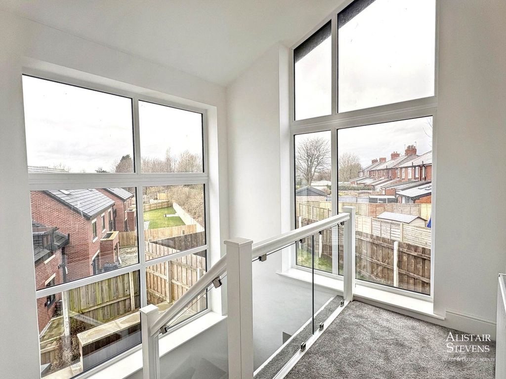 Property photo 2 of 32