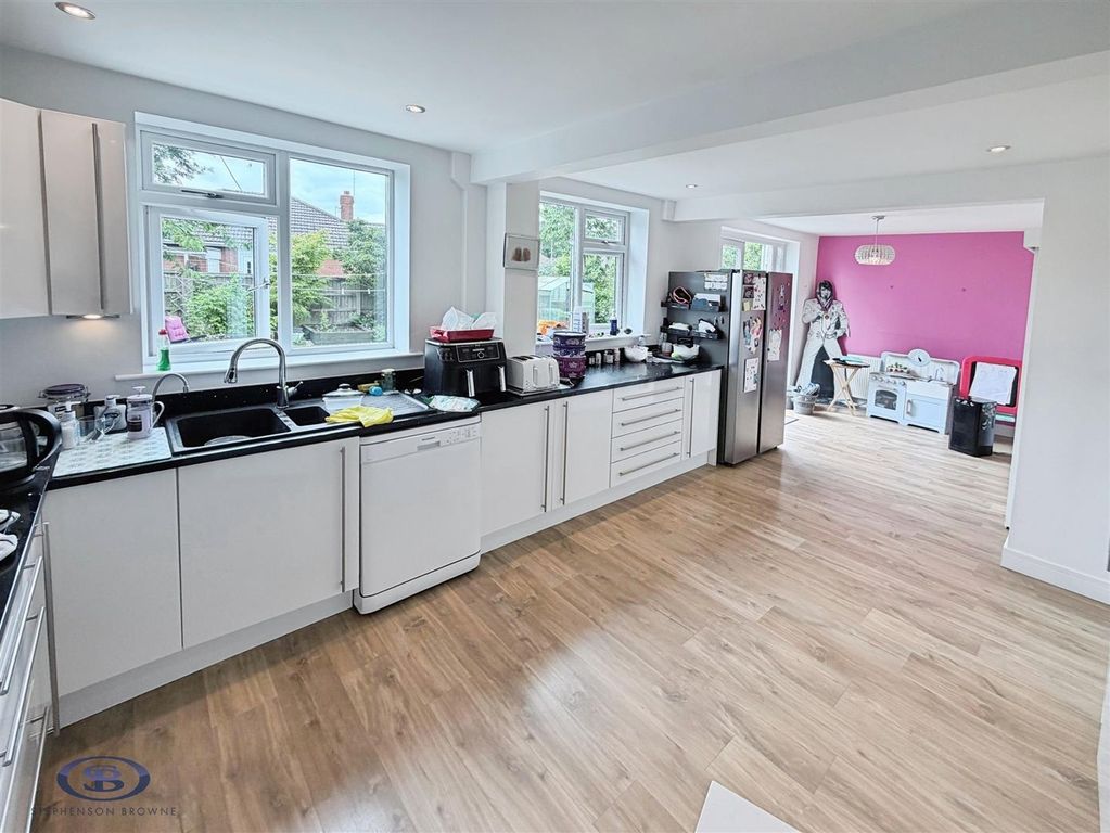 Property photo 2 of 25 E8cc90A8-235.Jpg