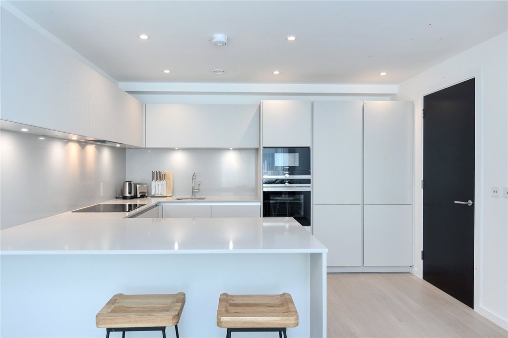 Property photo 2 of 8 Kitchen Se1