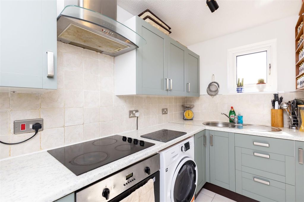 Property photo 3 of 17 Kitchen