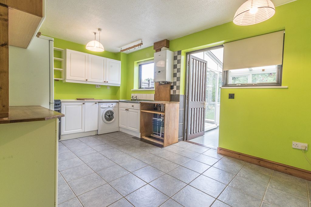 Property photo 3 of 18 Kitchen