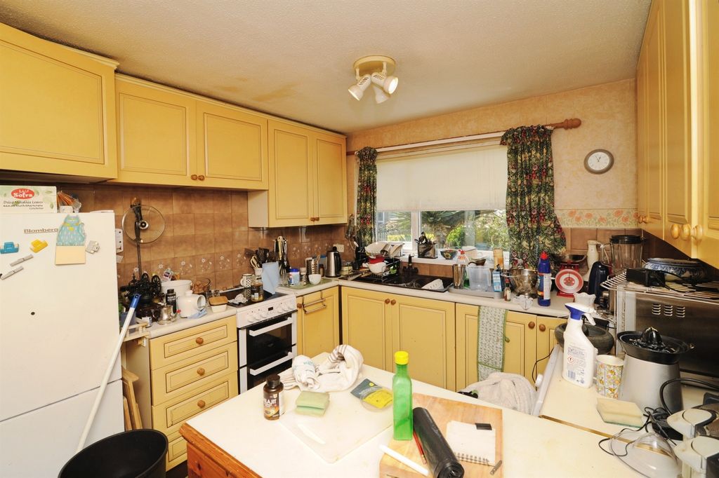 Property photo 2 of 16