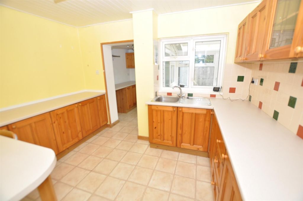 Property photo 2 of 14 Kitchen