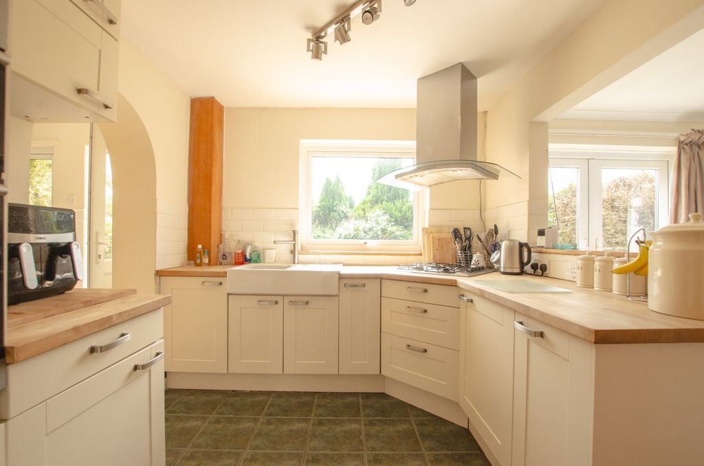 Property photo 2 of 12 25 Crinnicks Hill Tps Bodmin Branch 01208 74182 -1