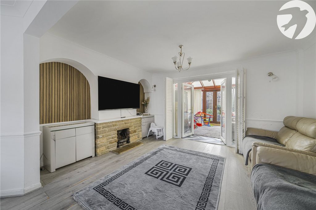 Property photo 2 of 22 Lounge