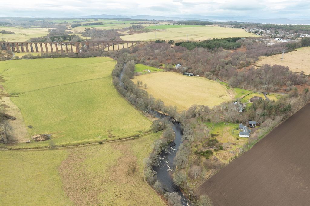 Property photo 2 of 36