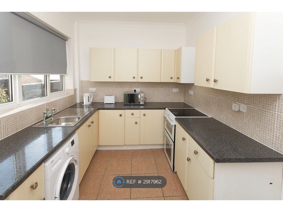 Property photo 3 of 18 Kitchen