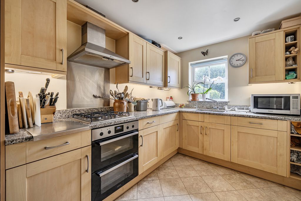 Property photo 3 of 21 1357075-19-68d152...