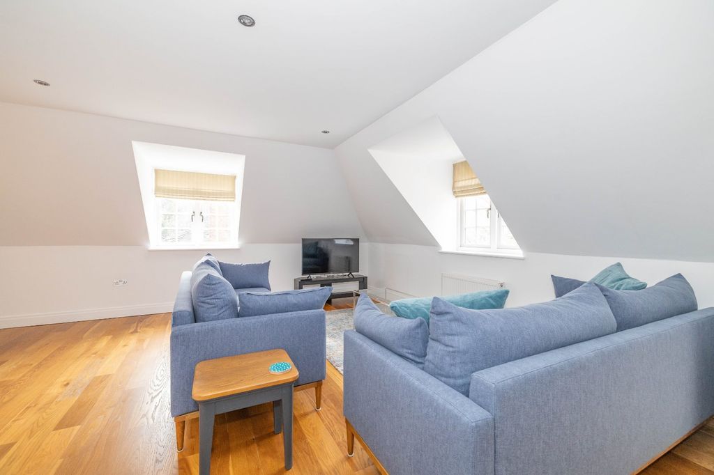 Property photo 3 of 12 Picture 3