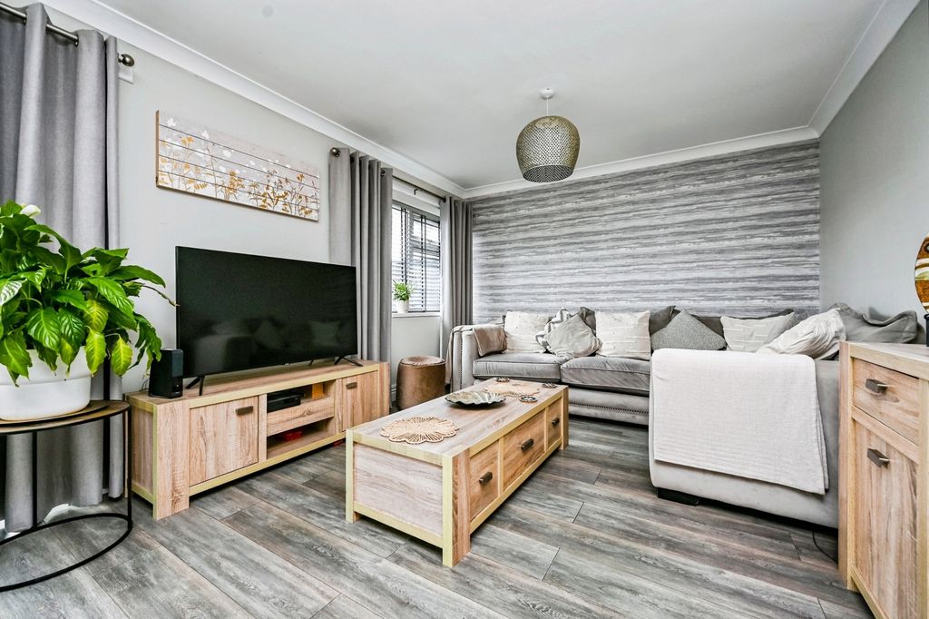 Property photo 3 of 17 Pbox-Img.Jpg