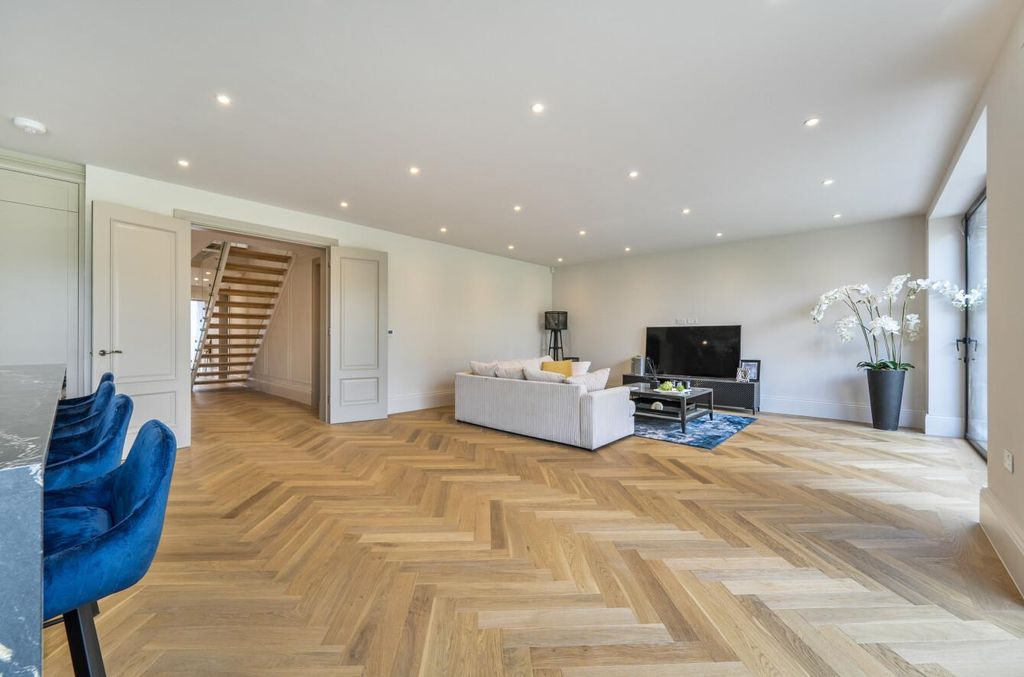 Property photo 3 of 23 1442469-3-69Dcf01F0792d.Jpg