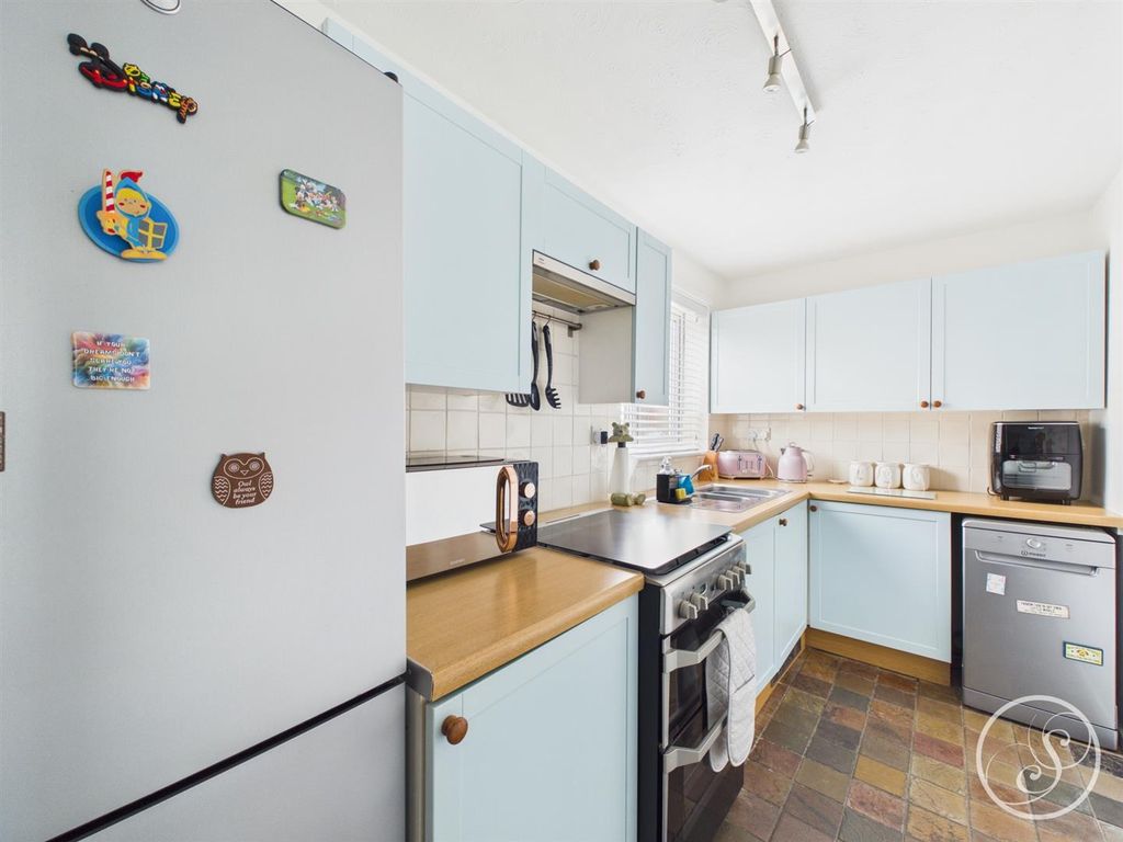 Property photo 3 of 24 Kitchen