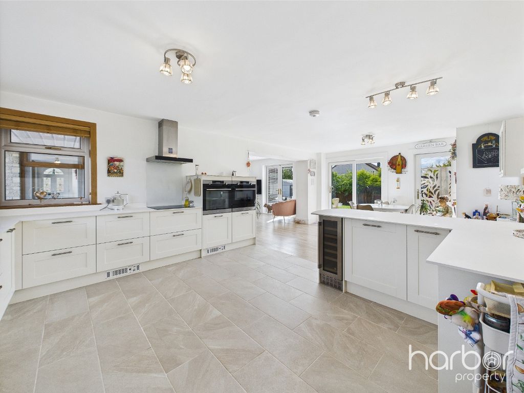Property photo 3 of 38 4161736