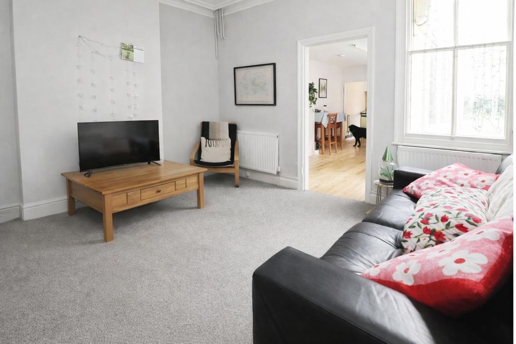 Property photo 3 of 12