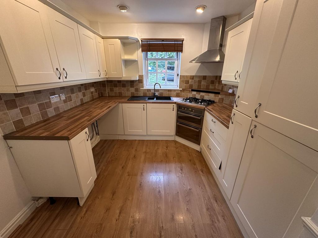 Property photo 2 of 13 Kitchen