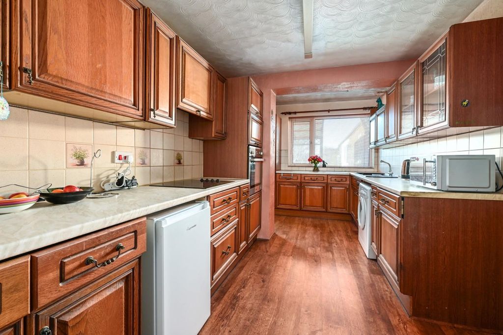 Property photo 2 of 11 Kitchen