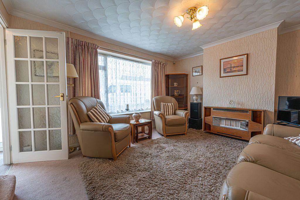Property photo 3 of 27