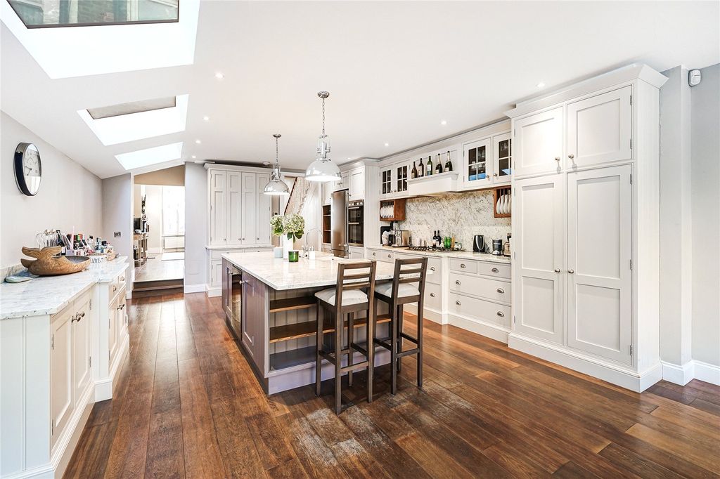 Property photo 2 of 17 Kitchen/Dining Area
