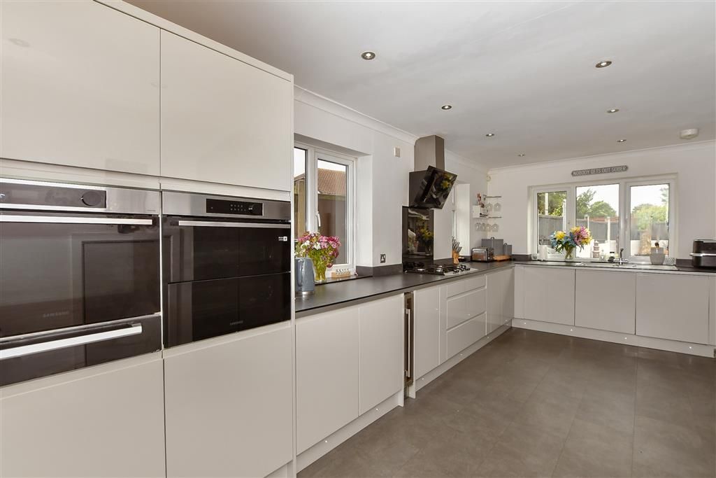 Property photo 3 of 21 Kitchen