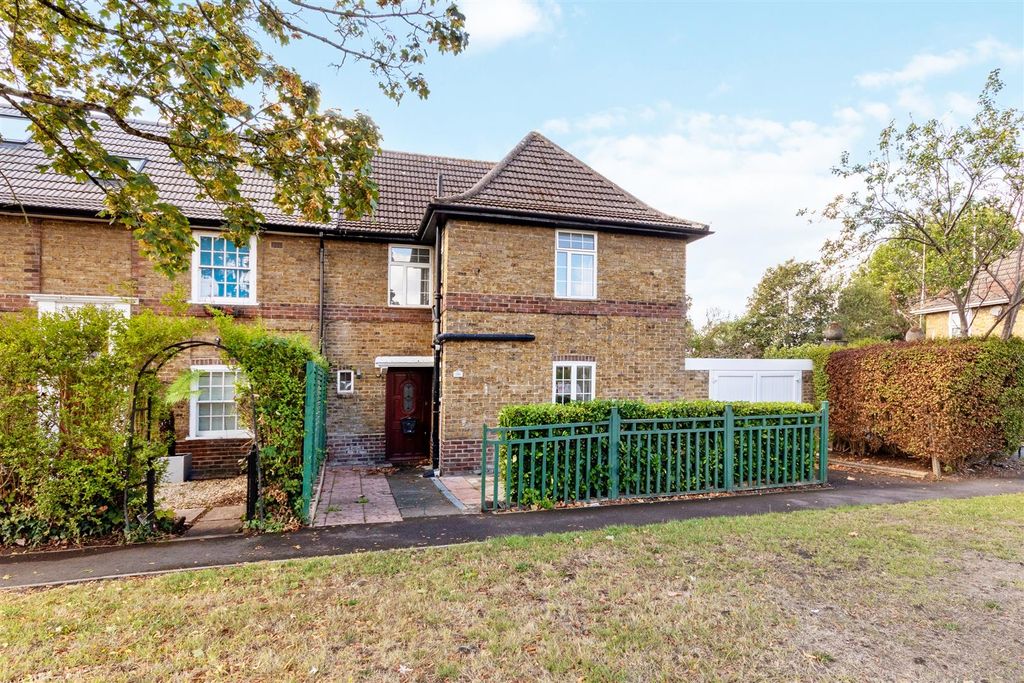 Property photo 1 of 12 Martin Way