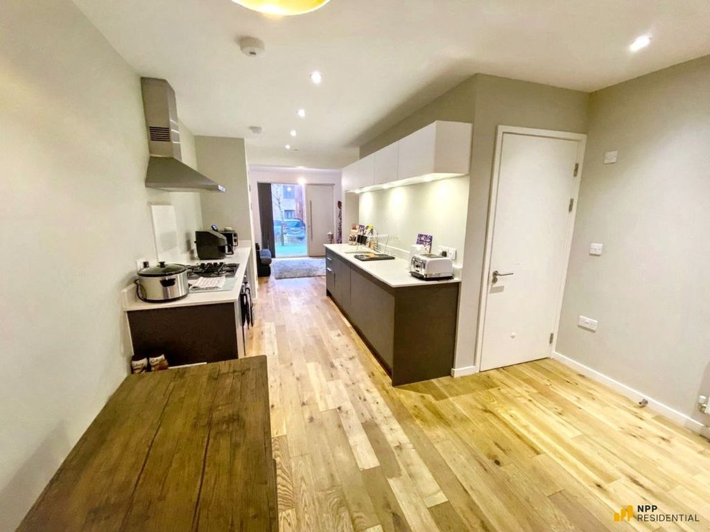 Property photo 3 of 28