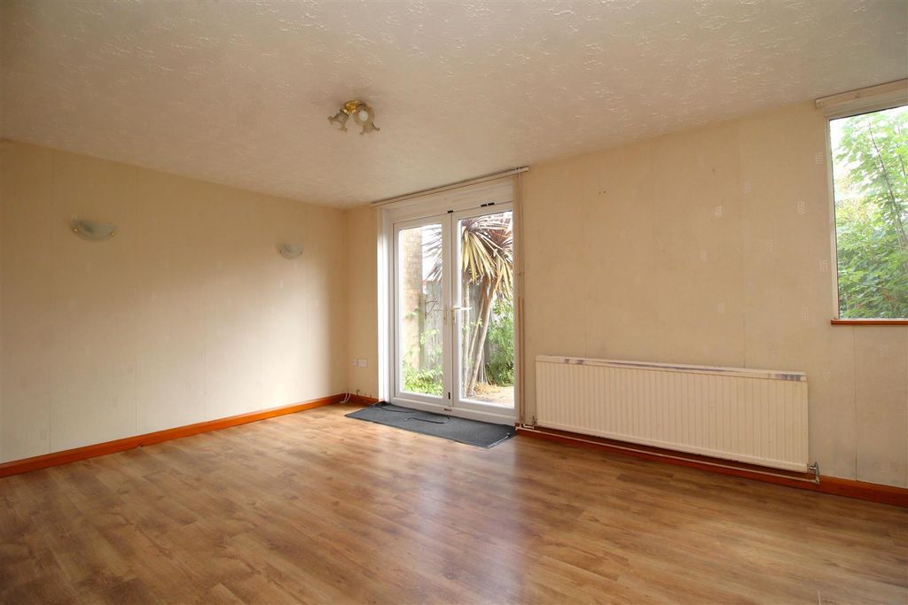 Property photo 2 of 11 Living Room Image .Jpg