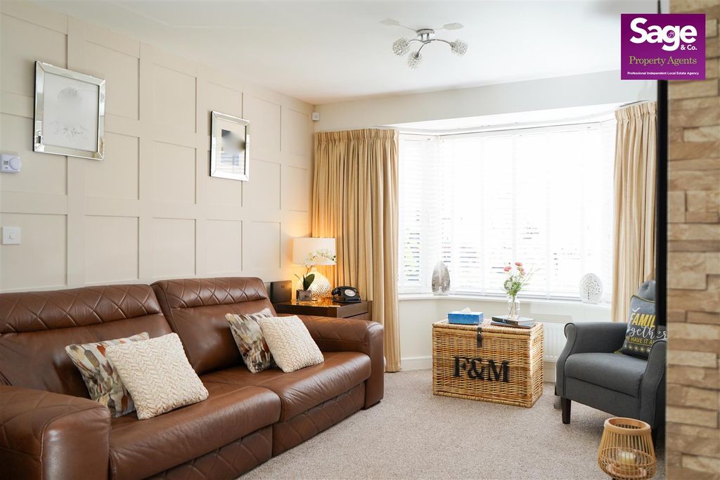 Property photo 3 of 18 83 Cwrt Celyn -10 (1).Jpeg